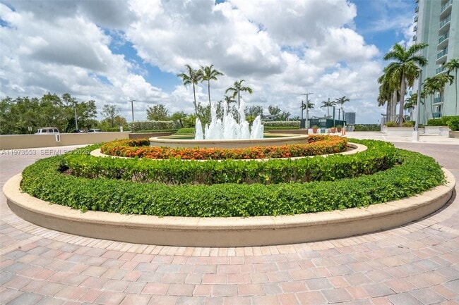 Building Photo - 2641 N Flamingo Rd