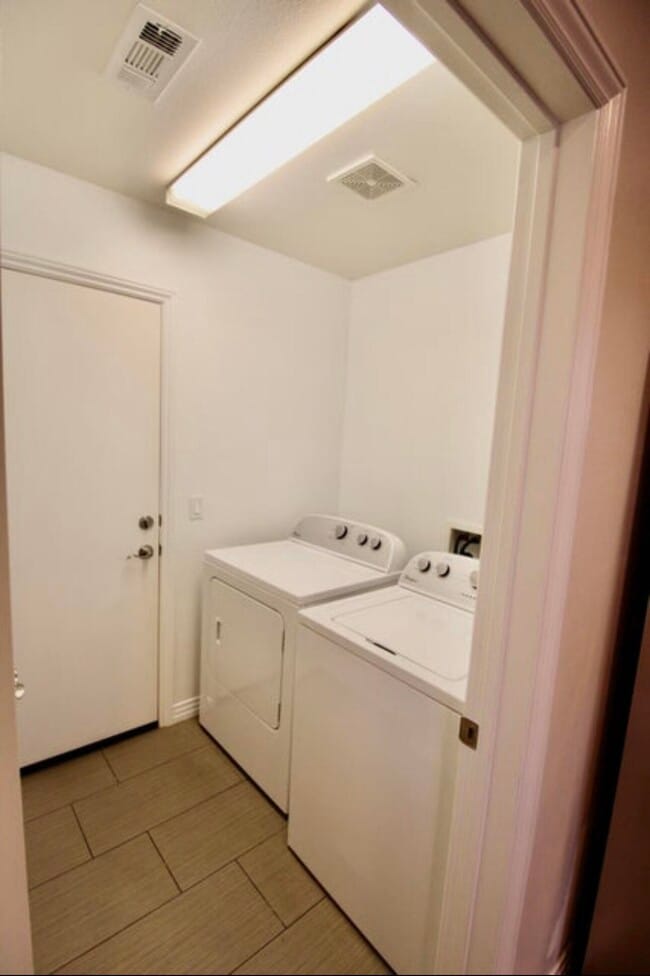 Building Photo - 52065 Graythorn Way