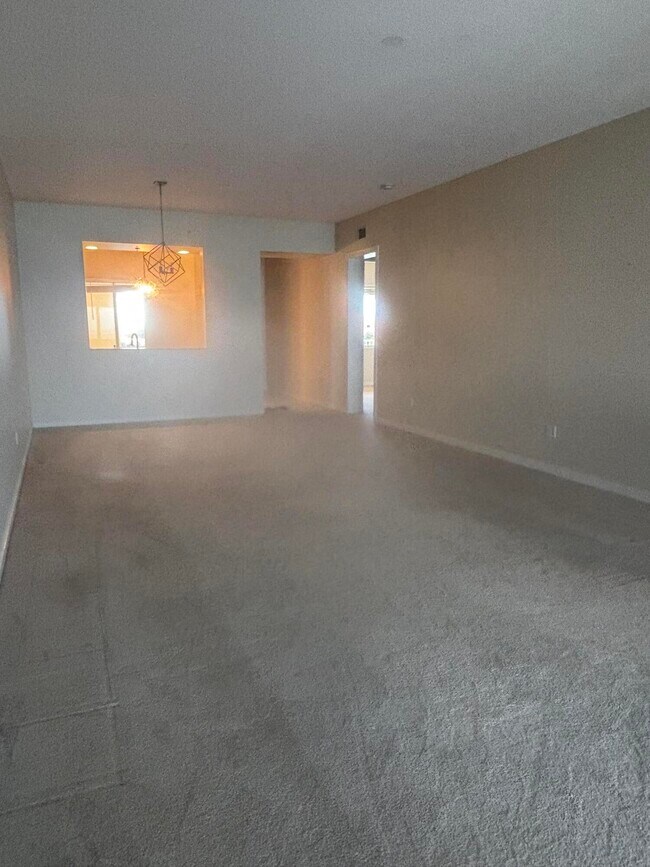 Building Photo - 30 Harbour Isle Dr W