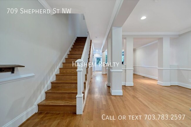 Building Photo - Spacious 4 Bedroom House in Washington, DC!