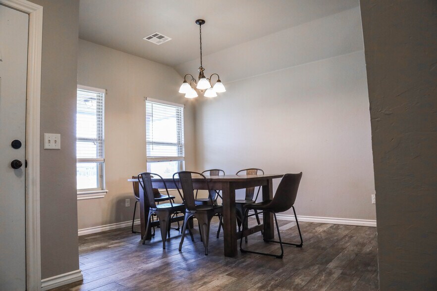 Building Photo - 324 SW 147th St