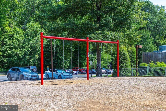 Building Photo - 11240 Chestnut Grove Square