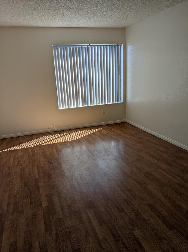 Building Photo - 16881 Hoskins Ln