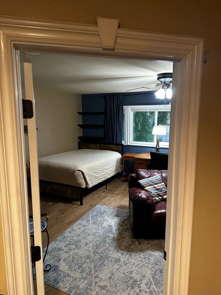 Building Photo - 494 Nicolas Rd