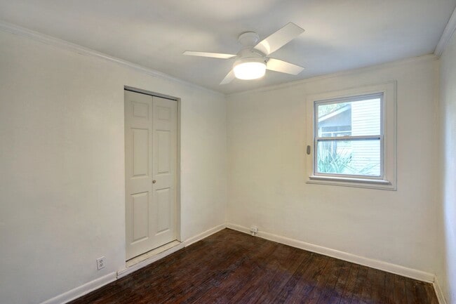 Building Photo - 4 Bedroom house---walk to Forsyth in 15 minutes