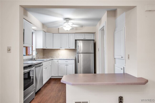 Building Photo - 21 Waverly Ave