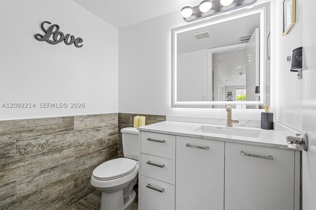 Building Photo - 8351 SW 39th Ct