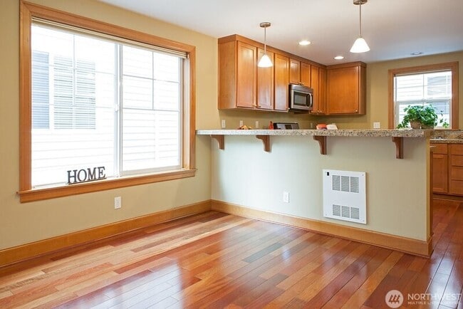 Building Photo - 1027 NE 123rd St