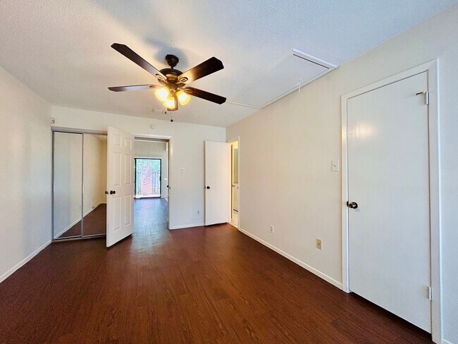 Building Photo - 3801 Manchaca Rd #1 78704 | 1 bed 1 bath $1495
