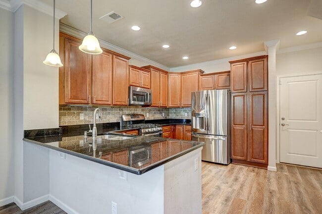 Building Photo - $2,750 - 2 Bed, 2.5 Bath Condo in Centenni...