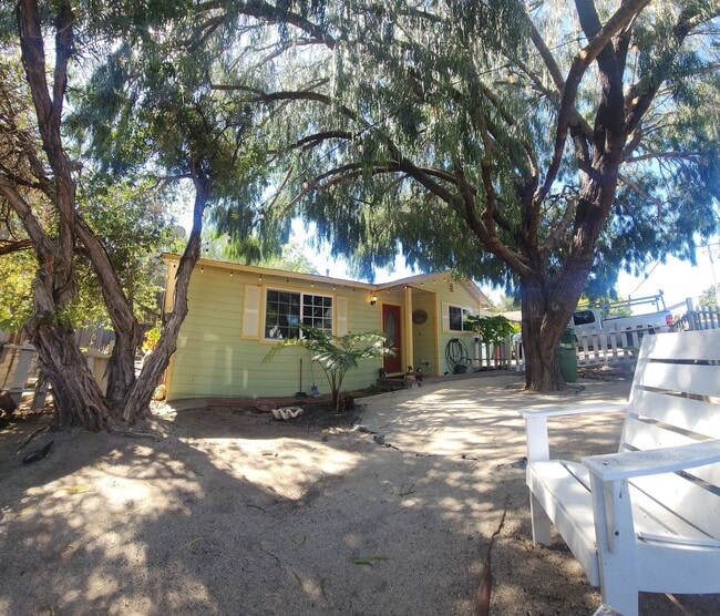 Building Photo - SLO Tropical Private Bungalow ideally located close to Cal Poly!