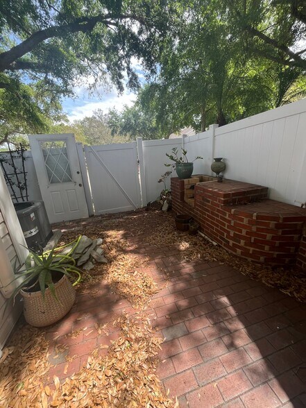 Building Photo - 11359 Stratton Park Dr
