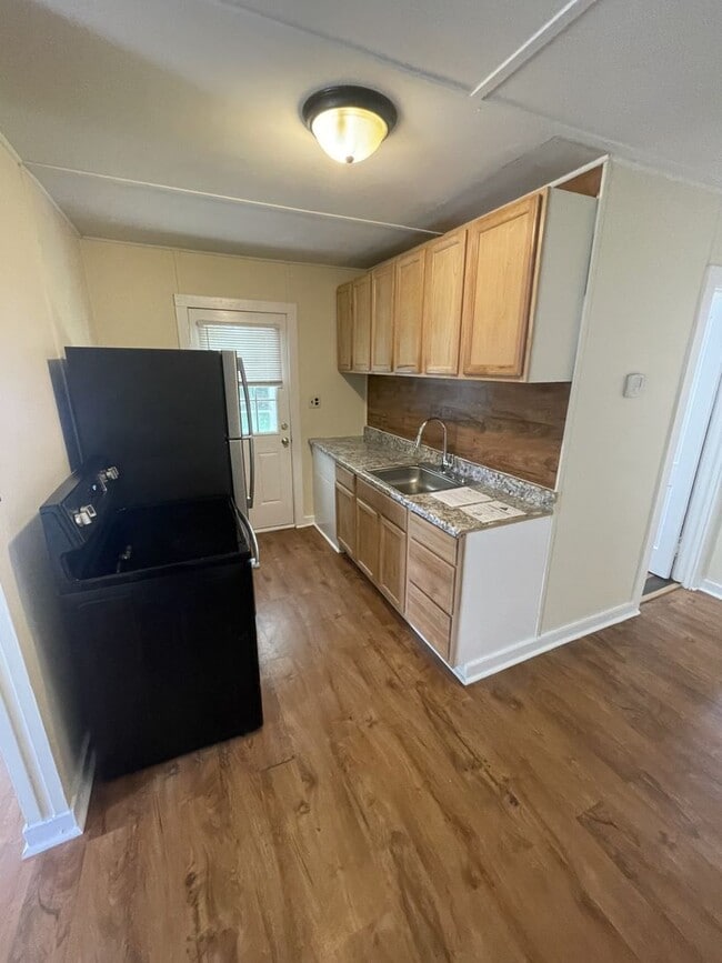 Building Photo - 1 Bedroom 1 Bathroom