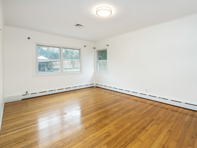 Building Photo - 17 Beechwood Dr