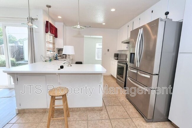 Building Photo - 6069 Kingwood Cir