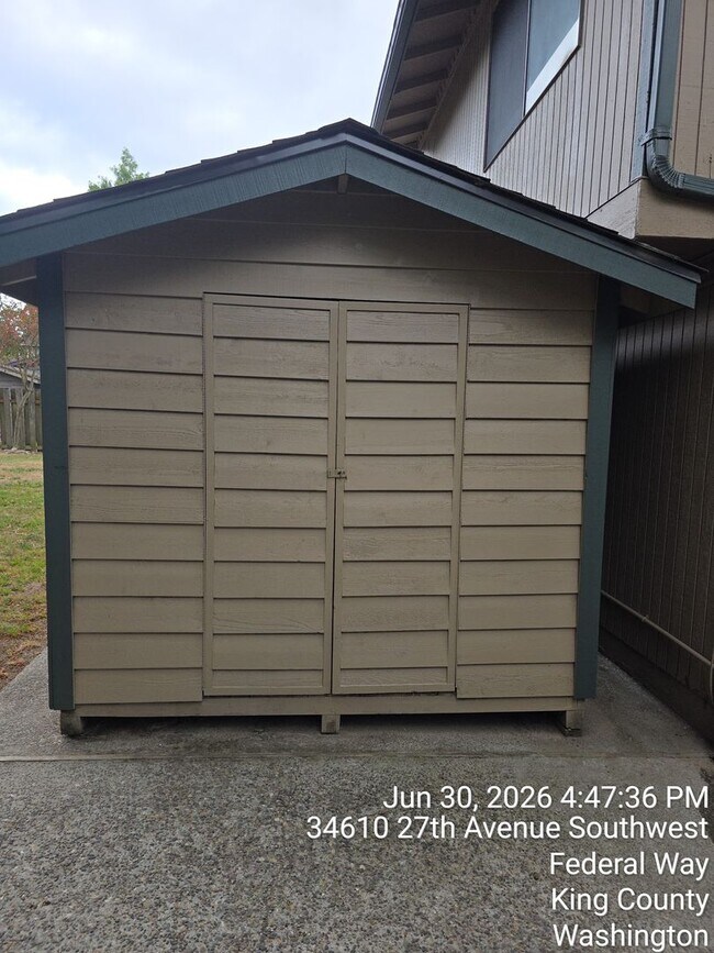 Building Photo - Federal way split level home - 3 bedrooms 2 bathrooms, AC, RV parking, EV Chargers and more, Avai...