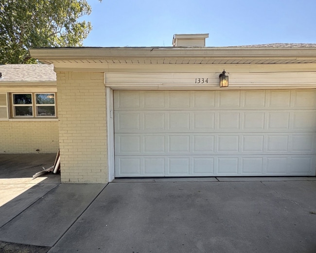 Building Photo - 1334 N Estate Ct