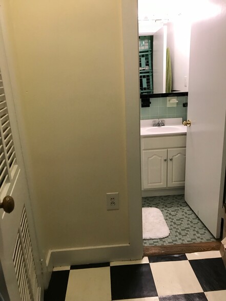 Building Photo - 445 Beacon St