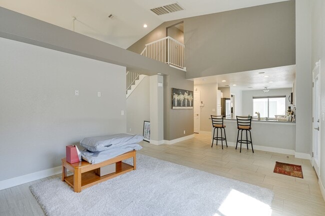 Building Photo - Cozy 3-Bed Home with Pool & Fireplace in P...