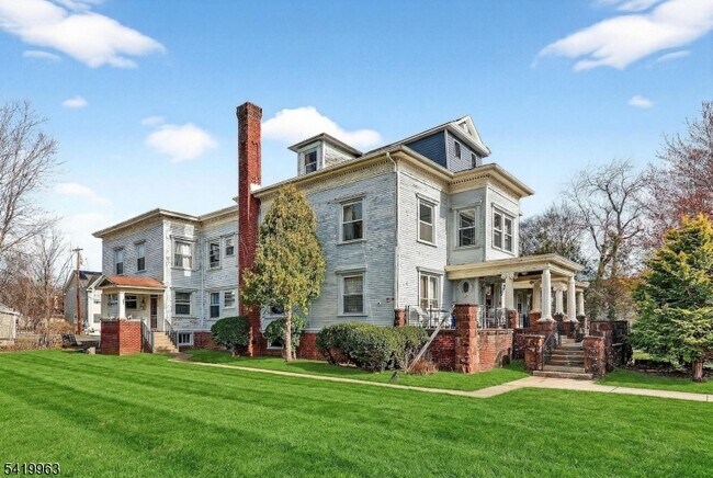 Building Photo - 150 Belvidere Ave