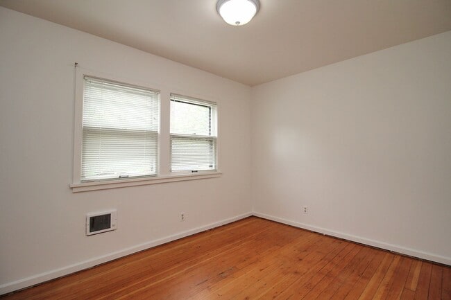 Building Photo - homeg01