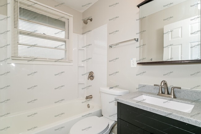 Building Photo - 1014 Renshaw Dr