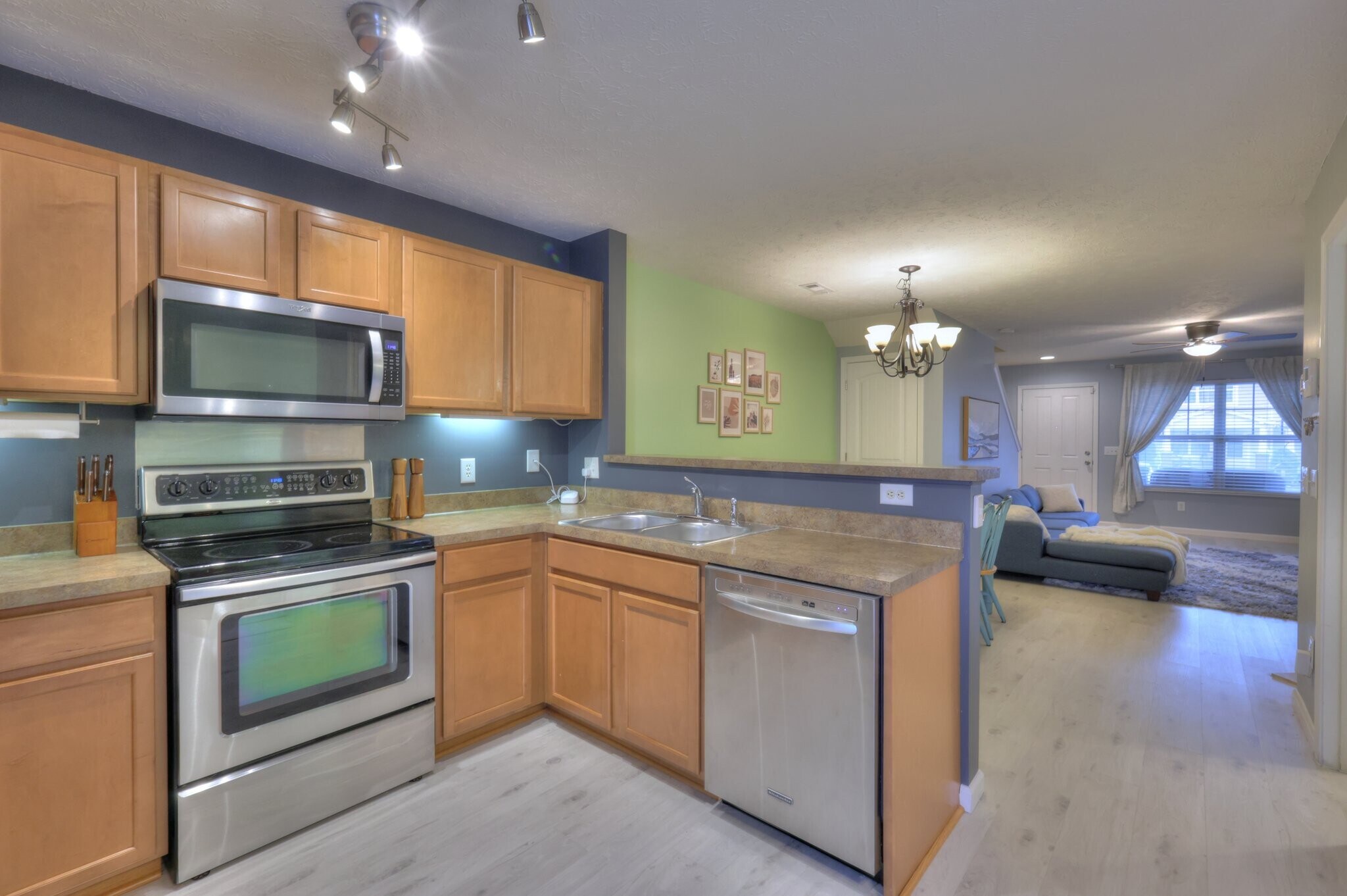 Building Photo - 589 Bradburn Village Cir
