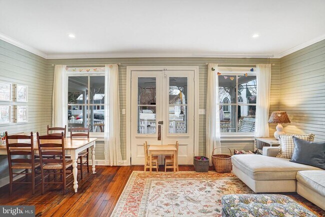 Building Photo - 7153 Main St