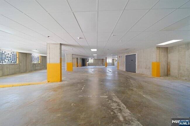 Building Photo - 401 E Central Blvd