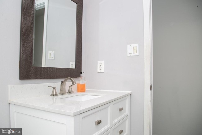 Building Photo - 828 Chanticleer