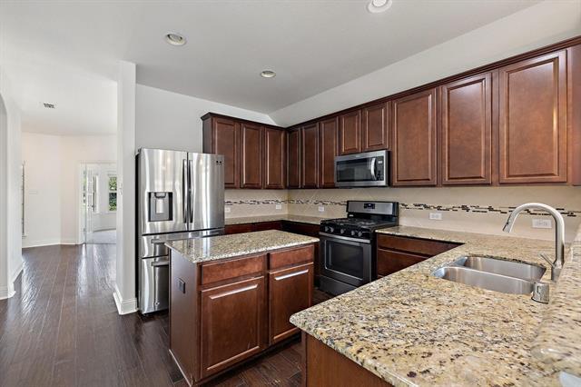 Building Photo - 920 Kinghaven Dr