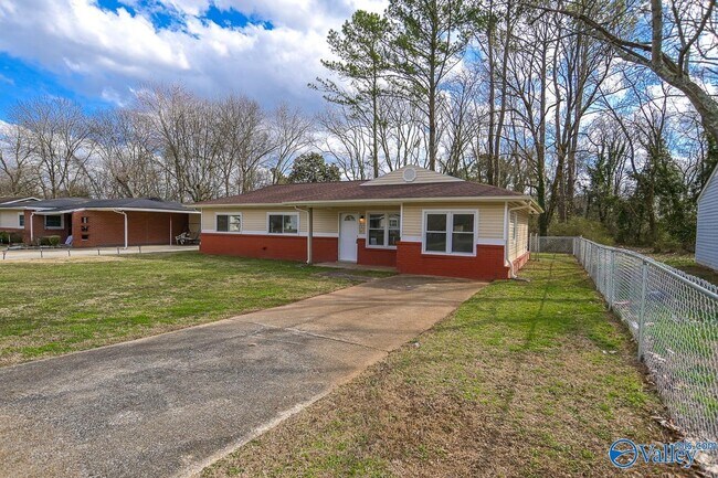 Building Photo - 2423 Medaris Rd NW