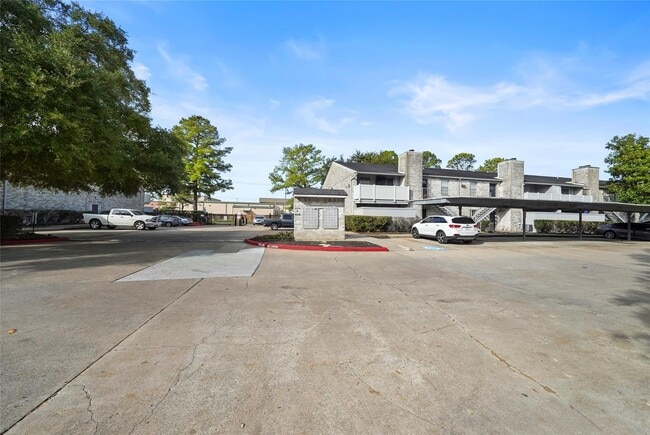 Building Photo - 10823 Braes Bend Dr