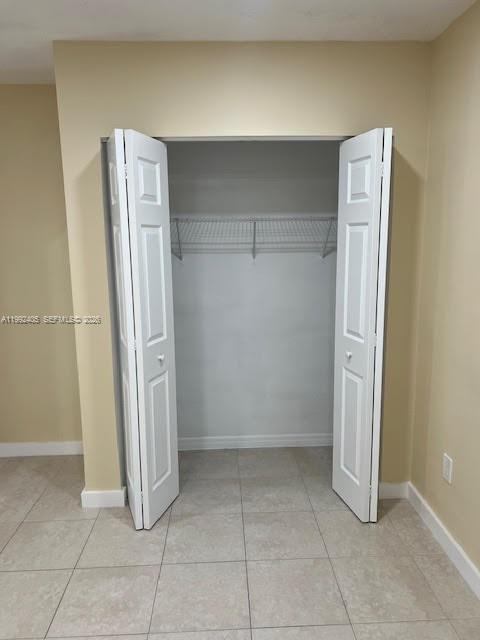 Building Photo - 2820 SW 65th Ave