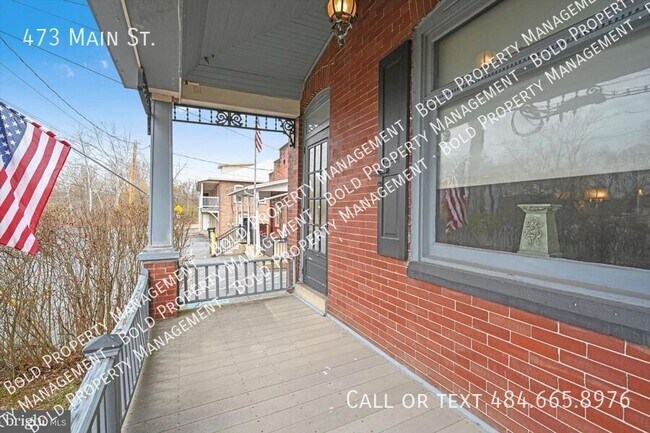 Building Photo - 473 Main St
