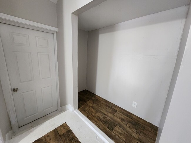 Building Photo - Spacious 2-Bedroom, 1-Bathroom Home AVAILA...