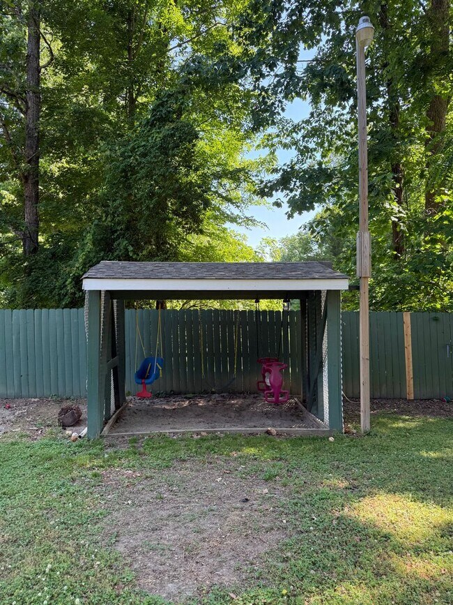 Building Photo - 2 Bedroom 1 Bath Rancher with Incredible Yard & Bonus Spaces