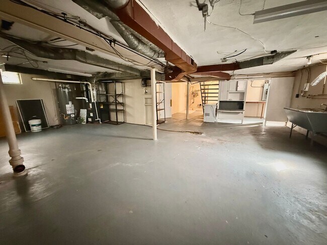 Building Photo - 2650 Cedarbrook Dr