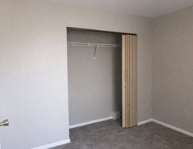 Building Photo - 506 Waukesha Ave