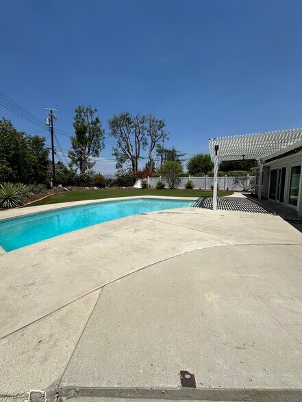 Building Photo - 5741 Larryan Dr