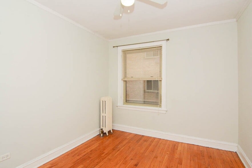 Building Photo - 547 W Surf St