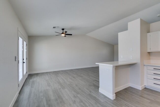 Building Photo - Charming Single-Story 3 bed Home with RV P...