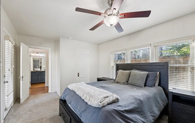 Building Photo - 2 Bed | 2 Bath Near TU!