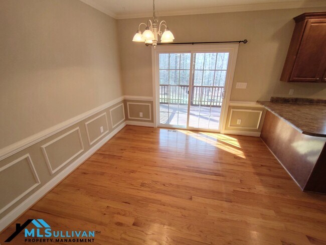 Building Photo - 279 Weaver Ridge Rd