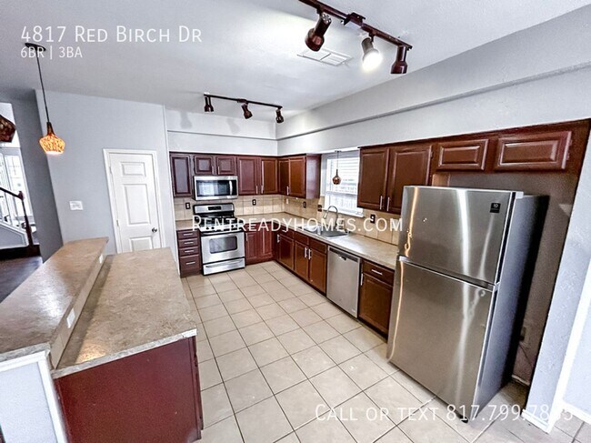 Building Photo - 4817 Red Birch Dr