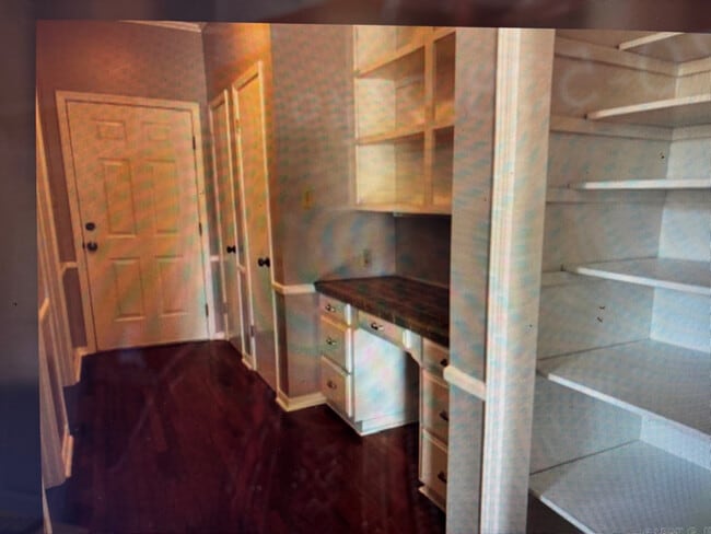 Building Photo - 5506 Oakwood Dr