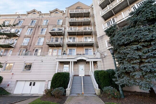 Building Photo - 200 Shearwater Ct W