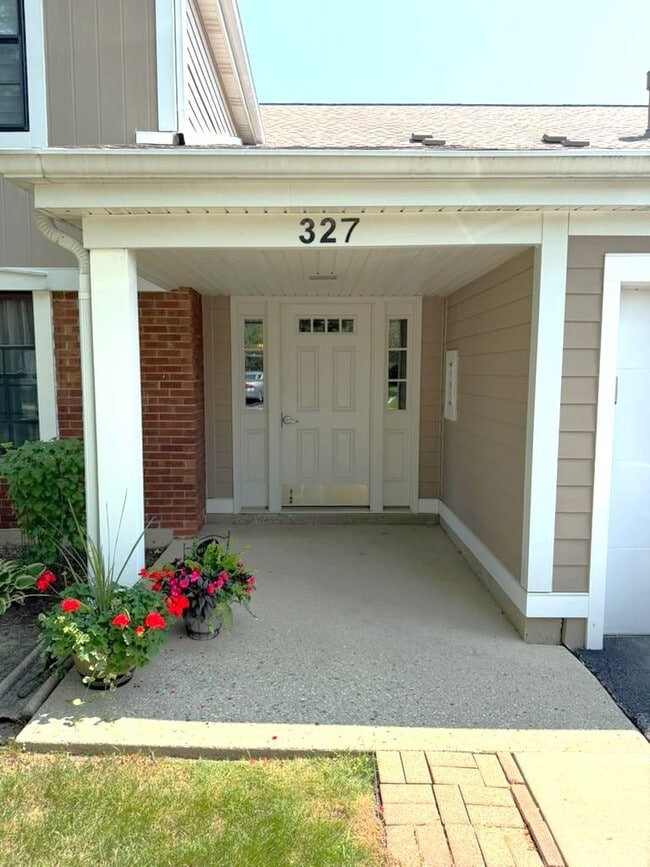 Building Photo - 327 Wildberry Ct