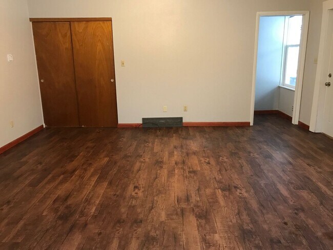 Building Photo - 117 W Elm St