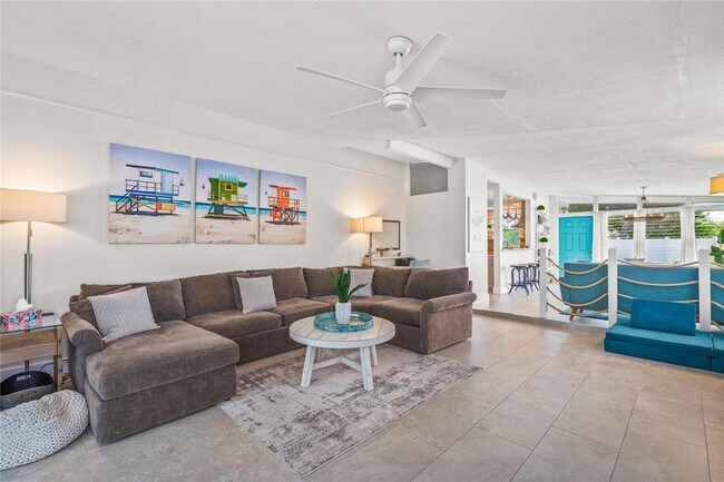 Building Photo - 2/2 luxury pool home in Sarasota, unfurnished annual rental